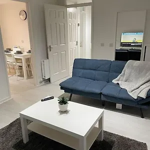 Apartment Chic: Elegant 2br Sleeps 5, Prime Location, Belfast