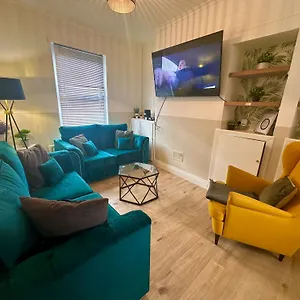 Holiday home 2br Side House, Belfast